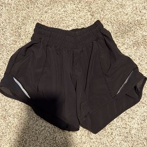 BLACK LULULEMON HOTTY HOTS 4 INCH SIZE 0 NO LINER!!!!!!